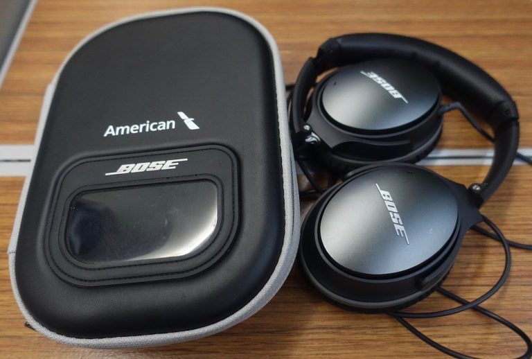 Does American Airlines Give Headphones?