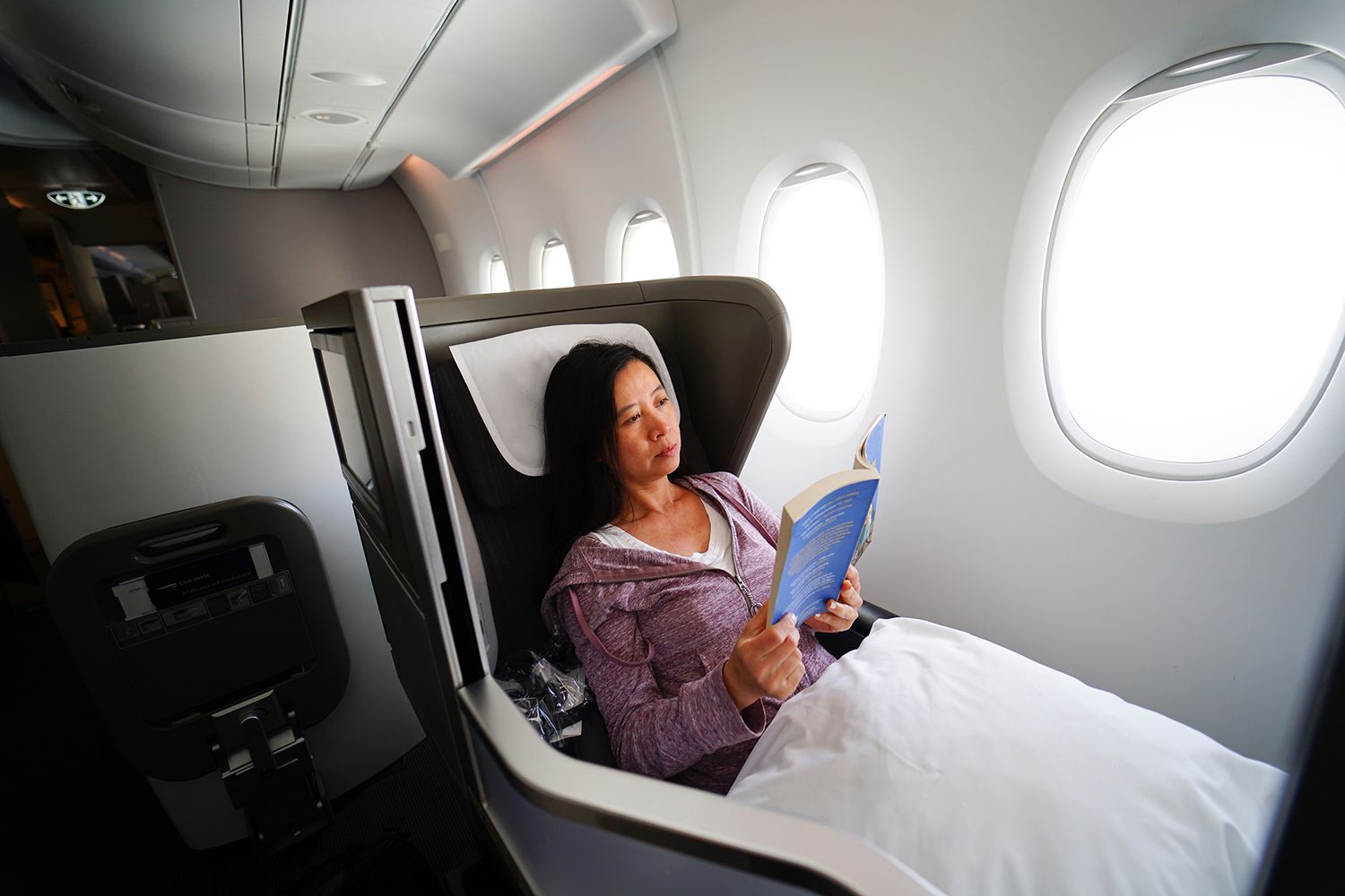 8 Tips for a Comfortable Long-haul Flight With United Airlines